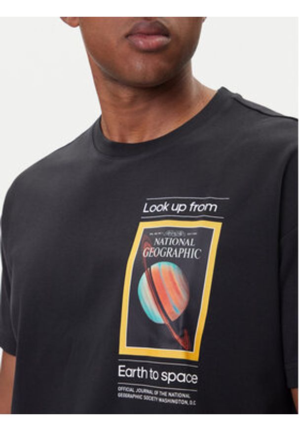 Adidas - adidas T-Shirt National Geographic JD5964 Czarny Loose Fit. Kolor: czarny. Materiał: bawełna, syntetyk