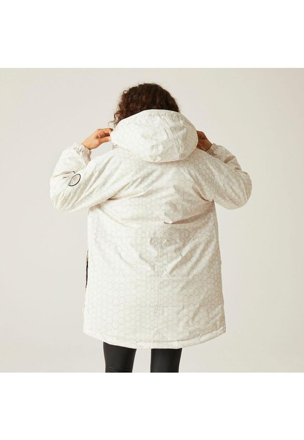 Płaszcz turystyczny damski Regatta Cailar CLR przeciwdeszczowy. Kolor: biały. Sport: turystyka piesza