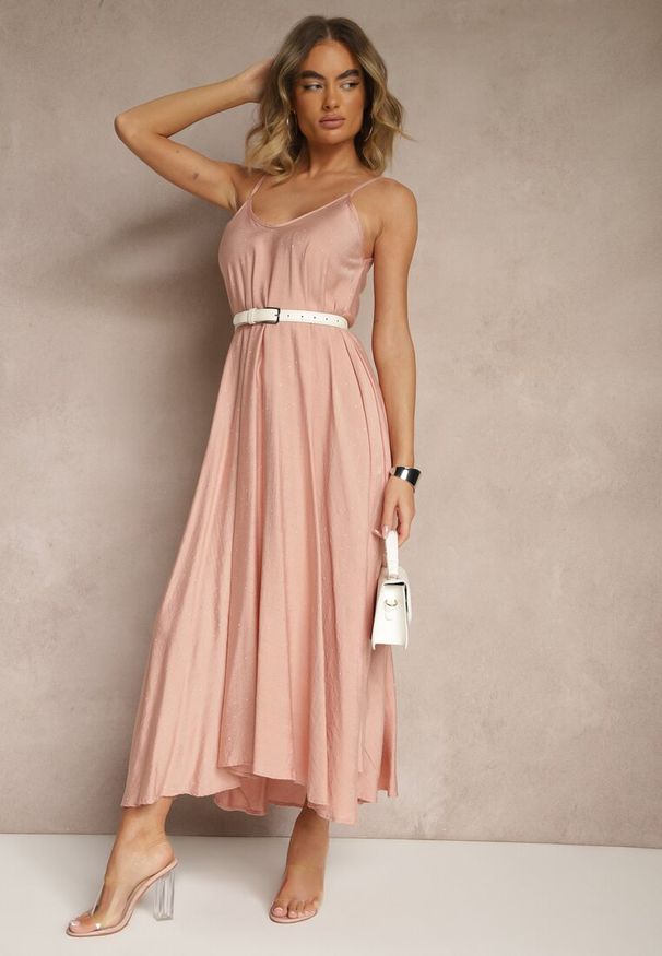 Renee - Różowa Wiskozowa Sukienka o Rozkloszowanym Kroju Ozdobiona Cyrkoniami Tosnaria. Typ kołnierza: dekolt w kształcie V. Kolor: różowy. Materiał: wiskoza. Wzór: aplikacja. Styl: elegancki, klasyczny