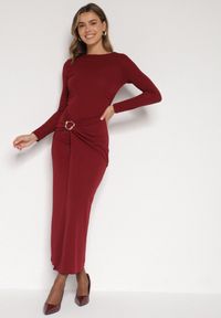 Born2be - Bordowa Sukienka Koktajlowa z Aplikacją z Marszczeniem na Biodrach Rariana. Okazja: na randkę, na imprezę. Kolor: czerwony. Długość rękawa: długi rękaw. Wzór: aplikacja. Styl: wizytowy #2