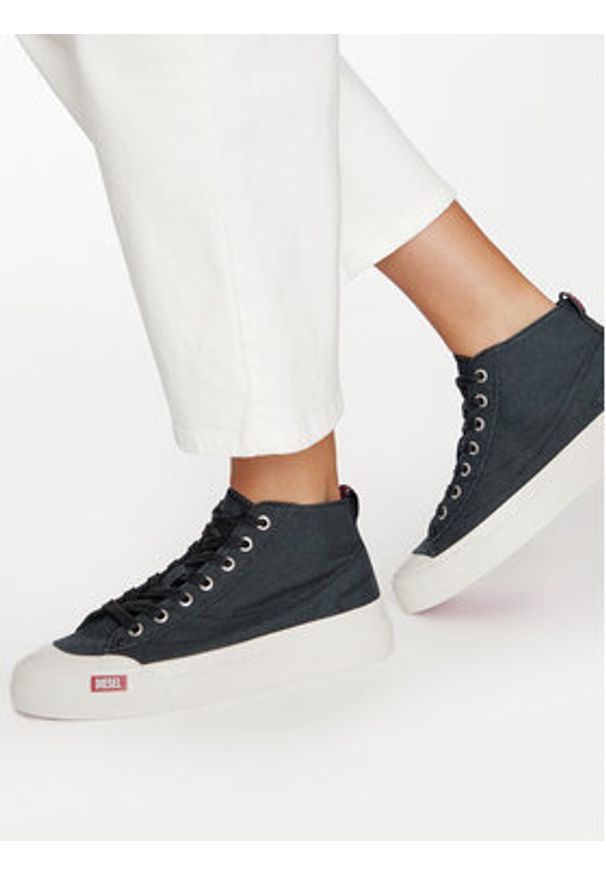 Diesel Trampki S-Athos Mid W Y03334 P2994 H1378 Czarny. Kolor: czarny. Materiał: materiał