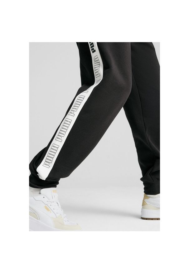 Puma - Damskie spodnie dresowe Around The Block PUMA Black. Kolor: czarny. Materiał: dresówka. Wzór: haft. Sport: turystyka piesza