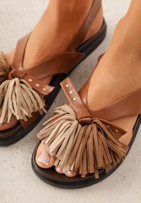 Born2be - Jasnobrązowe Sandały VICES Ozdobione Frędzlami Lironis. Okazja: na co dzień. Zapięcie: sprzączka. Kolor: brązowy. Wzór: aplikacja. Sezon: lato. Styl: casual, elegancki #5