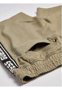 Guess Szorty sportowe Arlo Z2YD02 K6ZS1 Zielony Loose Fit. Kolor: zielony. Materiał: bawełna. Styl: sportowy #2