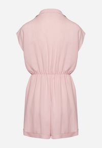 Born2be - Różowy Kombinezon z Krótkimi Nogawkami i Kopertowym Dekoltem z Wiskozy Polisse. Kolor: różowy. Materiał: wiskoza. Długość: krótkie. Sezon: wiosna, lato #2