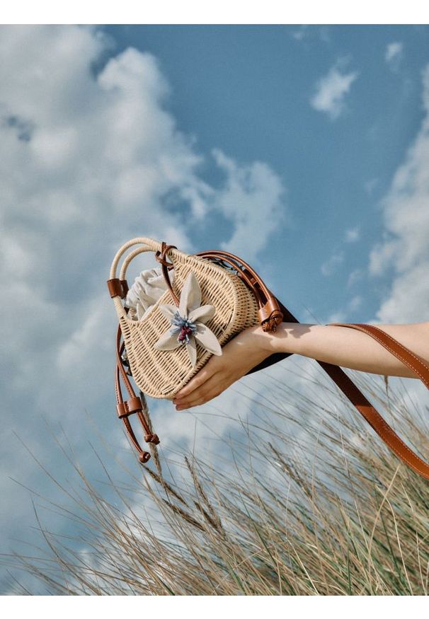 Reserved - Pleciona torebka koszyk z zawieszką - kremowy. Kolor: kremowy