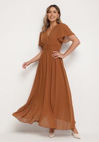 Born2be - Brązowa Kopertowa Sukienka Maxi z Gumką w Pasie Narlin. Kolor: brązowy. Materiał: tkanina. Sezon: lato. Typ sukienki: kopertowe. Długość: maxi