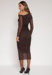 Born2be - Brązowy Koronkowy Komplet Dopasowana Spódnica i Bluzka na Jedno Ramię Calonara. Kolor: brązowy. Materiał: koronka #2