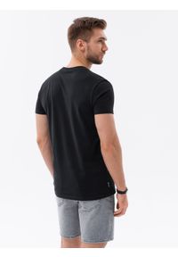 Ombre Clothing - Bawełniany męski t-shirt z nadrukiem na kieszonce Ombre Streetstyle – czarny V1 OM-TSCT-0108 - XXL. Okazja: na co dzień. Kolor: czarny. Materiał: bawełna. Wzór: nadruk. Styl: elegancki, casual, klasyczny #4