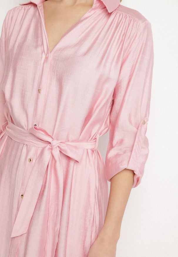 Born2be - Różowa Koszulowa Sukienka z Wiskozą i Paskiem Clesaura. Okazja: na imprezę, na co dzień. Typ kołnierza: dekolt w serek. Kolor: różowy. Materiał: wiskoza. Długość rękawa: długi rękaw. Typ sukienki: koszulowe. Styl: casual, klasyczny