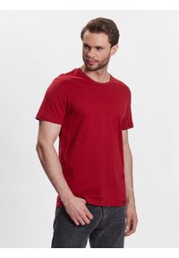 Volcano T-Shirt Basic M02001-S23 Czerwony Regular Fit. Kolor: czerwony. Materiał: bawełna #1