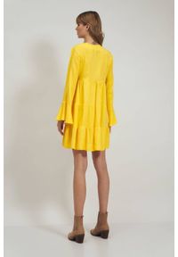 Nife - Sukienka wiskozowa w kolorze żółtym rozkloszowana z falbaną. Kolor: żółty. Materiał: wiskoza #4