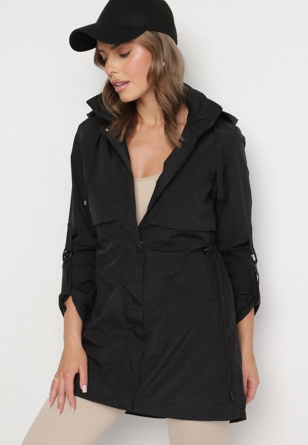 Born2be - Czarna Kurtka Parka z Kapturem Odpinanym w Stylu Utility Janiora. Okazja: na co dzień. Typ kołnierza: kaptur. Kolor: czarny. Długość rękawa: długi rękaw. Długość: długie. Styl: casual, klasyczny