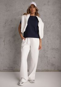 Renee - Granatowy Bawełniany T-shirt Ozdobiony po Bokach Rozcięciami Brinelle. Kolor: niebieski. Materiał: bawełna. Wzór: aplikacja. Sezon: lato. Styl: elegancki, sportowy #6