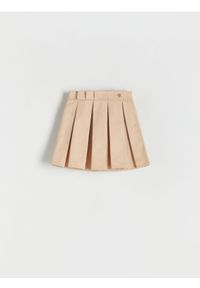 Reserved - Plisowana spódnica - kremowy. Kolor: kremowy. Materiał: tkanina. Wzór: gładki