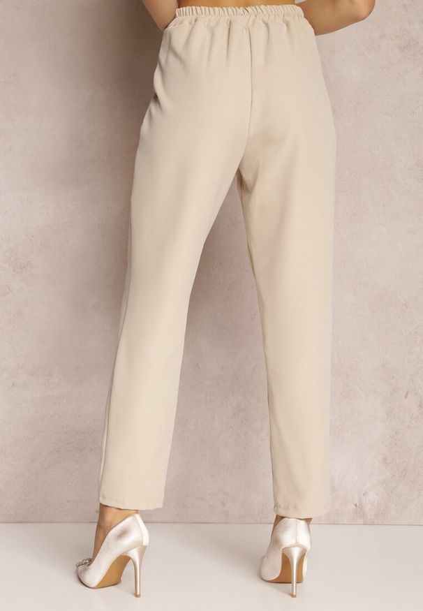 Renee - Beżowe Spodnie Cygaretki Zalko. Okazja: na co dzień. Kolor: beżowy. Styl: elegancki, casual, klasyczny