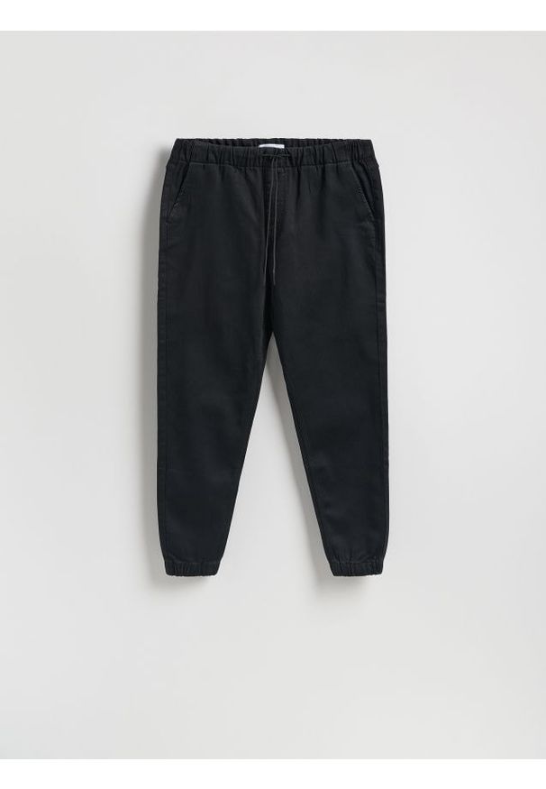 Reserved - Jeansy jogger fit - czarny. Kolor: czarny