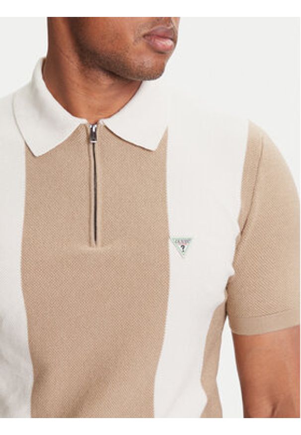 Guess Sweter M5YR11 Z3OE2 Beżowy Regular Fit. Kolor: beżowy. Materiał: syntetyk