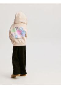 Reserved - Bluza z nadrukiem na plecach - kremowy. Kolor: kremowy. Materiał: bawełna. Wzór: nadruk