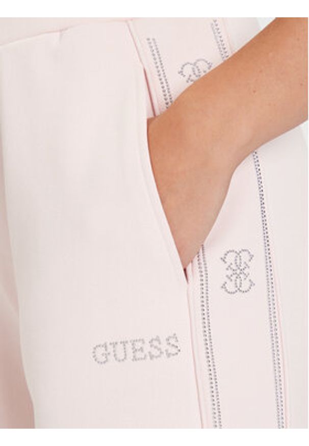 Guess Spodnie dresowe V5BB12 KCX22 Różowy Wide Leg. Kolor: różowy. Materiał: syntetyk