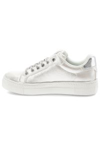 Srebrne Sneakersy Tamaris Modne Obuwie Damskie. Okazja: na co dzień. Zapięcie: sznurówki. Kolor: srebrny. Materiał: skóra. Szerokość cholewki: normalna. Styl: sportowy, klasyczny, casual #2