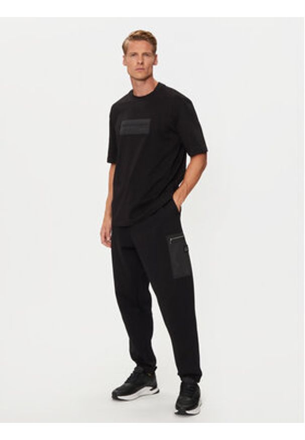 Armani Exchange Spodnie dresowe XM000084 AF10818 UC001 Czarny Regular Fit. Kolor: czarny. Materiał: bawełna