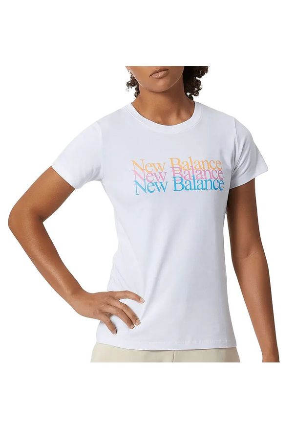 Koszulka New Balance WT21507WT - biała. Kolor: biały. Materiał: materiał, bawełna. Długość rękawa: krótki rękaw. Długość: krótkie. Wzór: aplikacja
