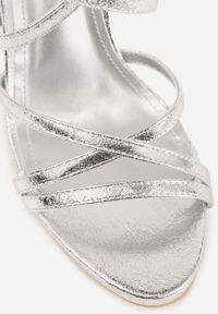 Born2be - Srebrne Eleganckie Sandały VICES na Szpilce z Przeplatanymi Paskami Adreviana. Okazja: na komunię, na wesele, na ślub cywilny, na imprezę. Zapięcie: pasek. Kolor: srebrny. Materiał: satyna. Wzór: paski. Obcas: na szpilce. Styl: elegancki #6