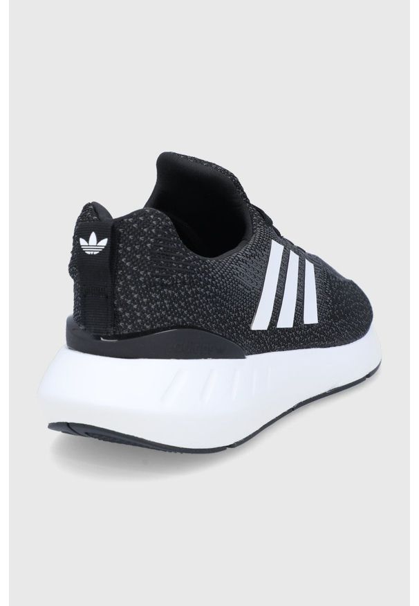 adidas Originals buty Swift Run 22 kolor czarny. Nosek buta: okrągły. Zapięcie: sznurówki. Kolor: czarny. Materiał: guma. Obcas: na obcasie. Wysokość obcasa: niski. Sport: bieganie