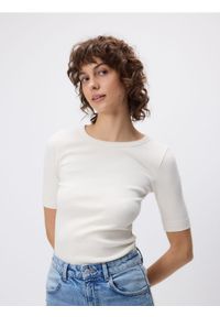 Reserved - T-shirt slim fit - kremowy. Kolor: kremowy. Materiał: bawełna, dzianina