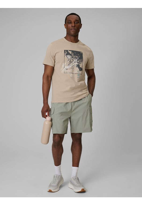 4f - 4F T-shirt regular z nadrukiem męski - beżowy L. Okazja: na co dzień. Kolor: beżowy. Materiał: dzianina, bawełna, materiał. Wzór: nadruk. Styl: casual
