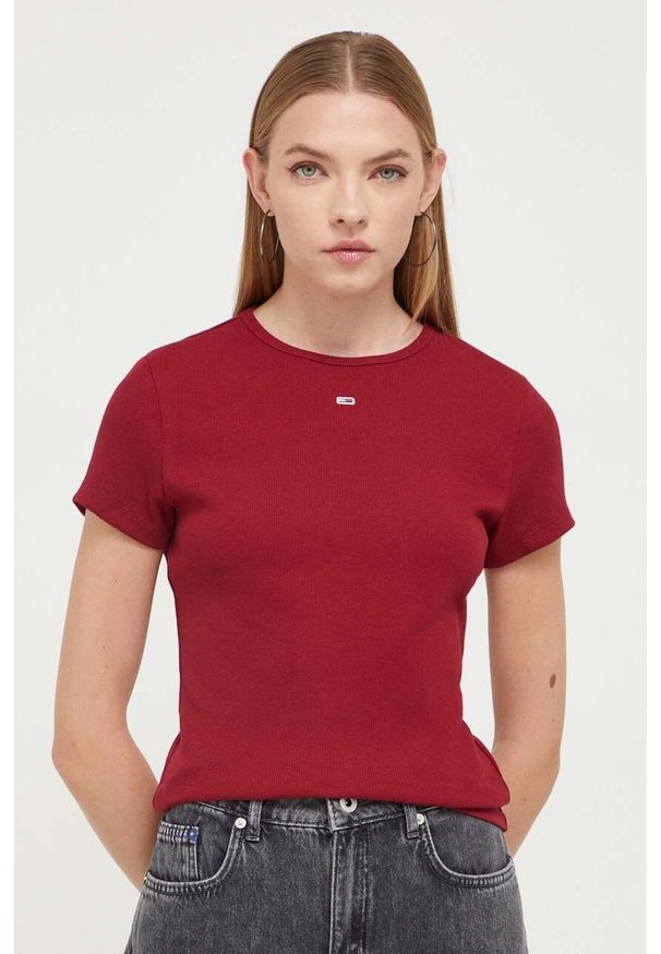 Tommy Jeans t-shirt damski kolor bordowy. Okazja: na co dzień. Kolor: czerwony. Materiał: bawełna, dzianina, prążkowany. Wzór: aplikacja. Styl: casual