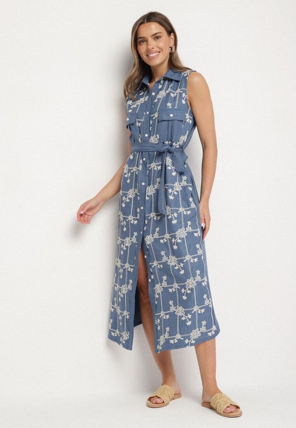 Born2be - Niebieska Sukienka Bez Rękawów o Koszulowym Kroju z Paskiem Zdobiona Haftem Fodarela. Okazja: na co dzień. Kolor: niebieski. Długość rękawa: bez rękawów. Wzór: haft, aplikacja. Sezon: lato. Typ sukienki: koszulowe. Styl: klasyczny, casual, elegancki