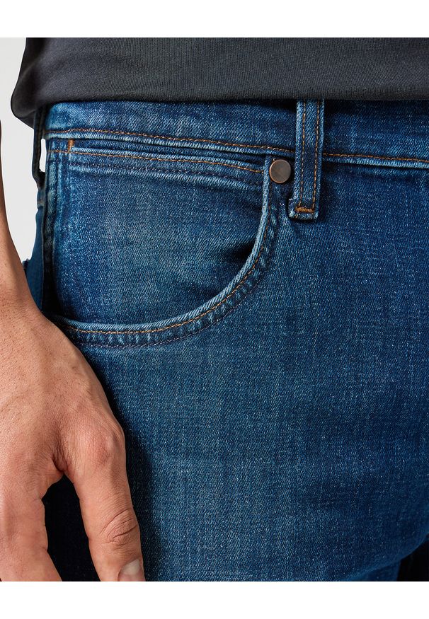 Wrangler - MĘSKIE SPODNIE JEANSOWE WRANGLER GREENSBORO AZURE FADE 112357206
