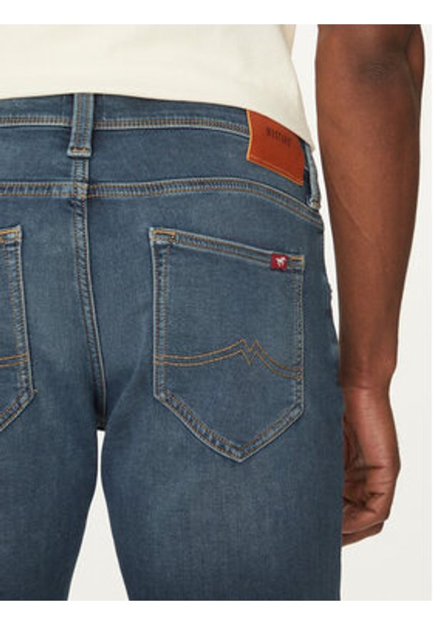Mustang Szorty jeansowe Chicago 1007754 Niebieski Slim Fit. Kolor: niebieski. Materiał: bawełna
