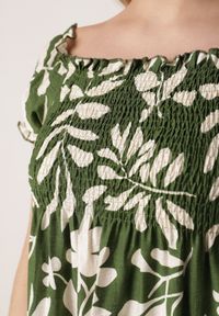 Born2be - Zielona Wiskozowa Sukienka Hiszpanka w Kwiatowy Wzór Berinira. Okazja: na co dzień. Typ kołnierza: dekolt hiszpanka. Kolor: zielony. Materiał: wiskoza. Wzór: kwiaty. Sezon: lato. Typ sukienki: z odkrytymi ramionami, proste. Styl: casual, elegancki #6