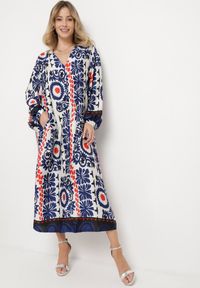 Born2be - Niebieska Satynowa Sukienka Pudełkowa z Rustykalnym Wzorem Xallilena. Kolor: niebieski. Materiał: satyna. Styl: elegancki #3