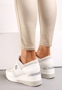 Renee - Białe Sneakersy na Koturnie Chikela. Kolor: biały. Obcas: na koturnie #4