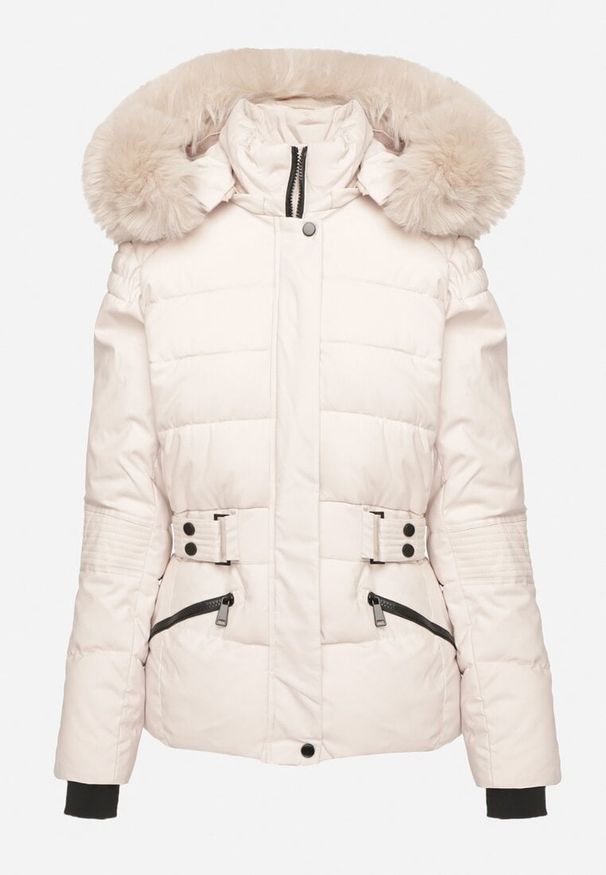 Born2be - Jasnobeżowa Pikowana Kurtka z Odpinanym Futerkiem i Kapturem Ozdobiona Paskiem Vortiona. Okazja: na co dzień. Kolor: beżowy. Materiał: futro. Wzór: aplikacja. Styl: casual, elegancki