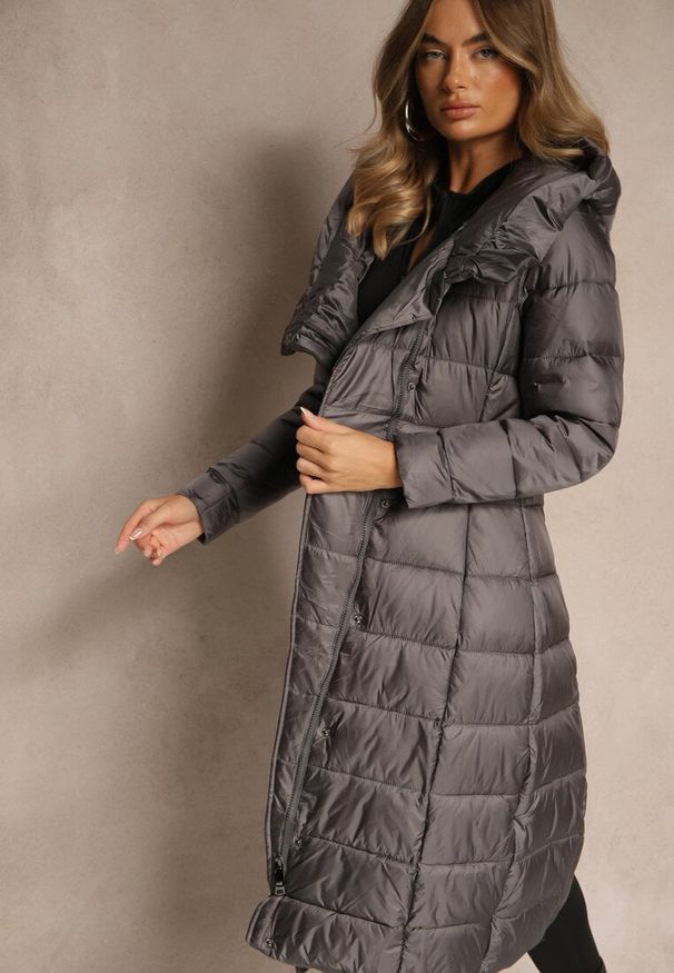 Renee - Szara Długa Kurtka Płaszcz z Pikowaniem i Kapturem Tittonna. Kolor: szary. Materiał: tkanina. Długość: długie. Wzór: jednolity. Sezon: jesień, zima