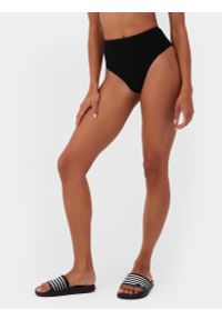 4f - Dół od bikini z materiałów z recyklingu damski. Stan: podwyższony. Kolor: czarny. Materiał: materiał #2