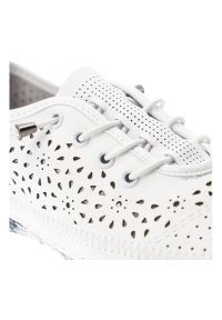 Półbuty damskie Artiker, cholewka ze skóry naturalnej licowej z ażurową perforacją na wiązanie, białe, 58C0378. Kolor: biały. Materiał: skóra. Szerokość cholewki: normalna. Wzór: ażurowy #6