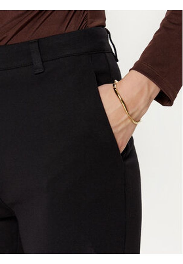 Guess Spodnie materiałowe W5RB30 KCMU2 Czarny Regular Fit. Kolor: czarny. Materiał: syntetyk