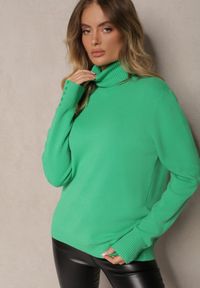 Renee - Zielony Pudełkowy Golf z Wiskozą Ozdobiony Guzikami przy Rękawach Tiarose. Okazja: na co dzień. Typ kołnierza: golf. Kolor: zielony. Materiał: wiskoza. Wzór: aplikacja. Styl: elegancki, casual