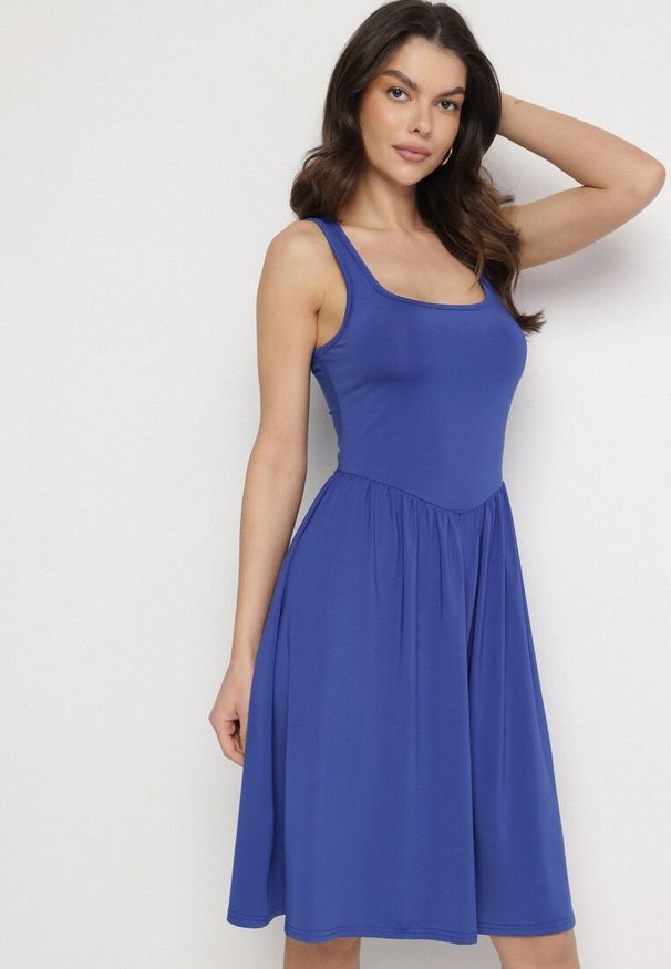 Born2be - Niebieska Sukienka z Wiskozą o Rozkloszowanym Kroju Edivane. Okazja: na co dzień. Kolor: niebieski. Materiał: wiskoza. Długość rękawa: na ramiączkach. Sezon: wiosna, lato. Typ sukienki: rozkloszowane. Styl: casual