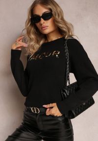 Renee - Czarny Sweter z Naszywkami z Napisem Amour Mavilla. Kolor: czarny. Materiał: dzianina, tkanina. Długość rękawa: długi rękaw. Długość: długie. Wzór: napisy, aplikacja. Styl: elegancki #3
