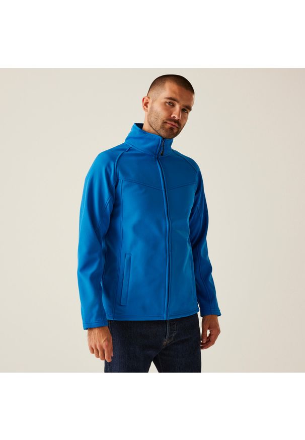 Regatta - Softshell roboczy męski Uproar. Kolor: niebieski. Materiał: softshell. Sport: turystyka piesza