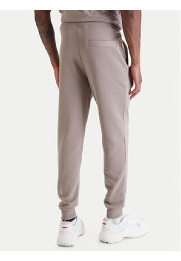 Hugo - HUGO Spodnie dresowe Doak212 50447963 Brązowy Regular Fit. Kolor: brązowy. Materiał: bawełna