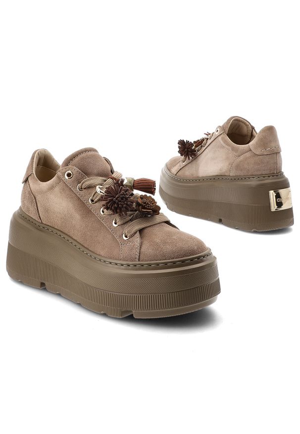 CheBello - Sneakersy damsie Chebello, cholewka ze skóry naturalnej o gładkim wykończeniu z metalowymi przelotkami i sznurowaniem oraz ozdobnymi chwostami, beżow. Okazja: na co dzień. Kolor: beżowy. Materiał: skóra. Szerokość cholewki: normalna. Wzór: gładki. Obcas: na platformie. Styl: casual