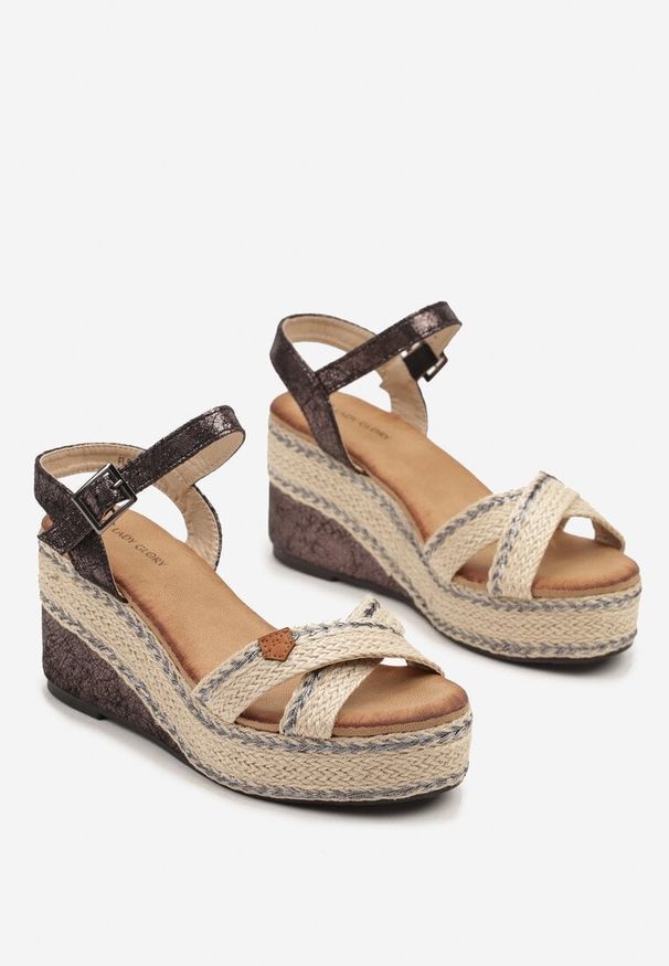 Born2be - Czarne Sandały na Koturnie z Ozdobną Plecionką Neromma. Okazja: na co dzień. Kolor: czarny. Sezon: lato. Obcas: na koturnie. Styl: elegancki, casual, klasyczny. Wysokość obcasa: średni